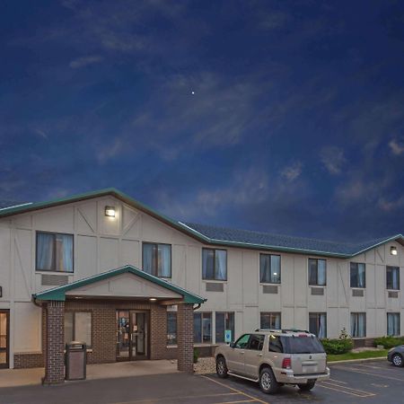 Delavan Inn And Suites Exterior foto
